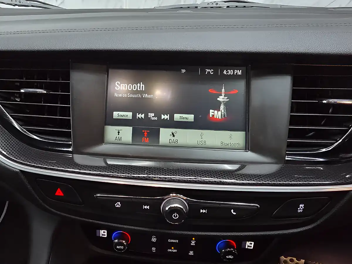 Used 2018 Vauxhall Insignia Sri Grand Sport Grey - Interior and Exterior details 16
