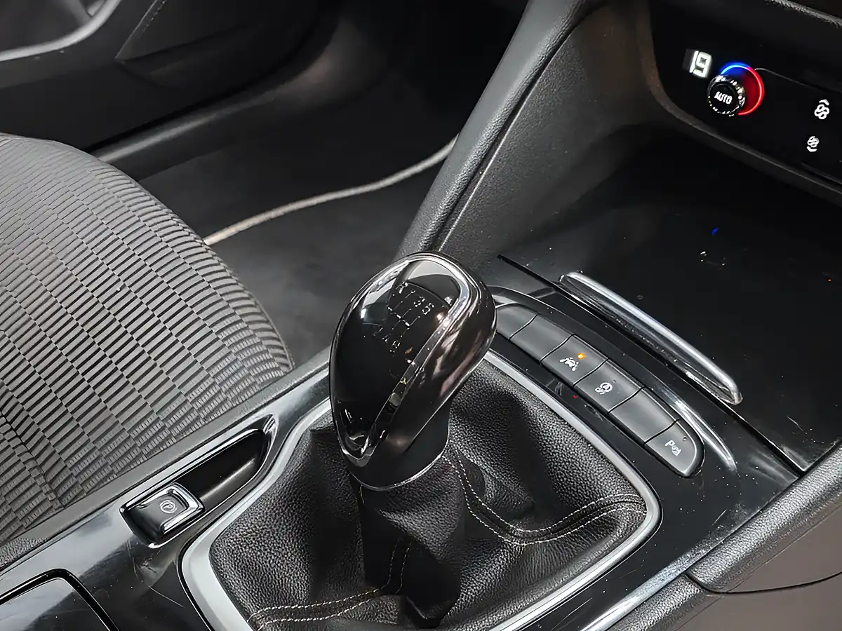 Used 2018 Vauxhall Insignia Sri Grand Sport Grey - Interior and Exterior details 17