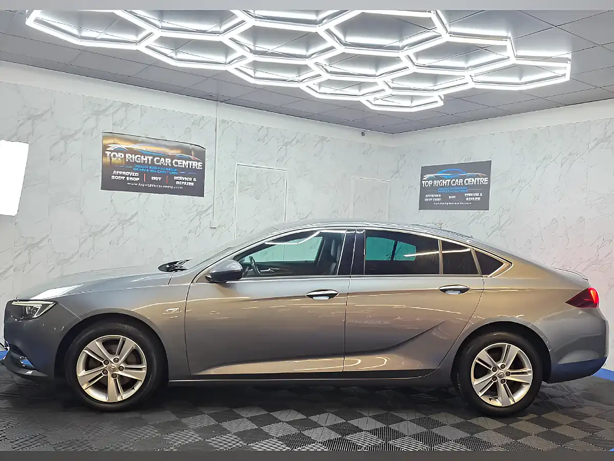 Used 2018 Vauxhall Insignia Sri Grand Sport Grey - Interior and Exterior details 9