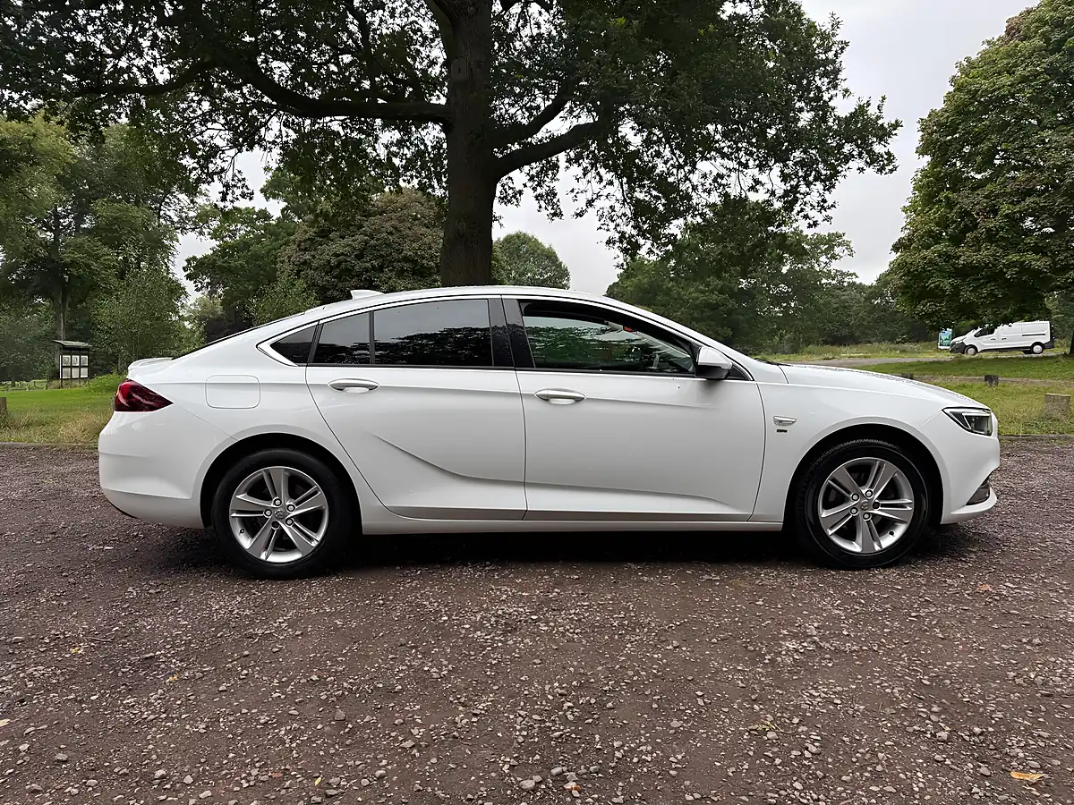 Used 2018 Vauxhall Insignia Sri Grand Sport White - Interior and Exterior details 7