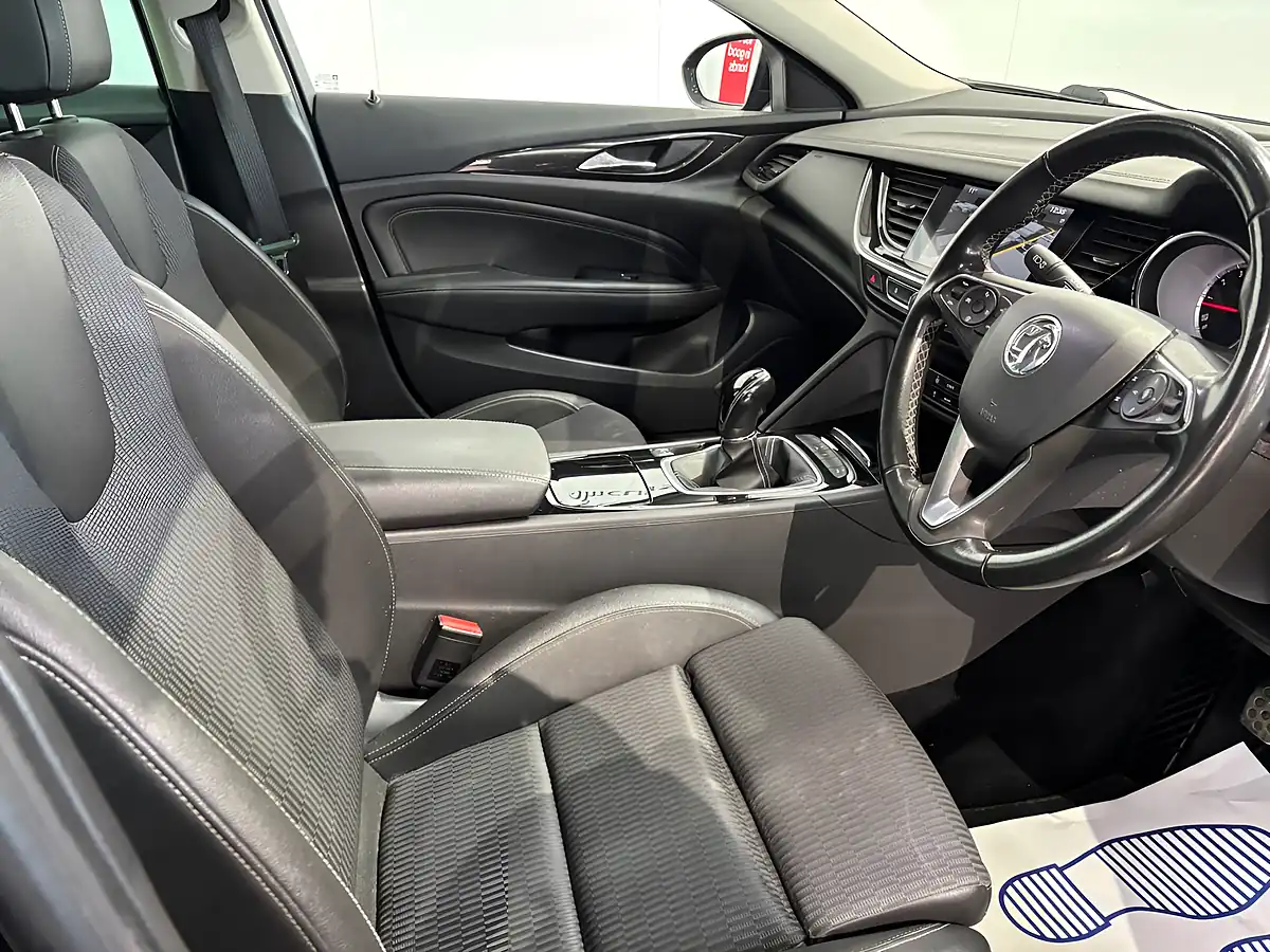 Used 2018 Vauxhall Insignia Sri Nav Dark Moon Blue - Interior and Exterior details 14