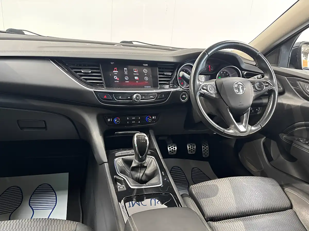 Used 2018 Vauxhall Insignia Sri Nav Dark Moon Blue - Interior and Exterior details 16