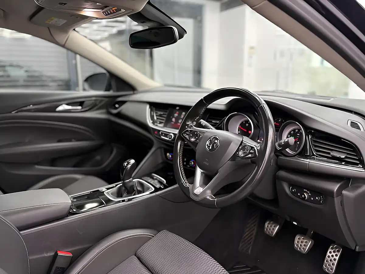 Used 2018 Vauxhall Insignia Sri Nav Grand Sport Blue - Interior and Exterior details 11