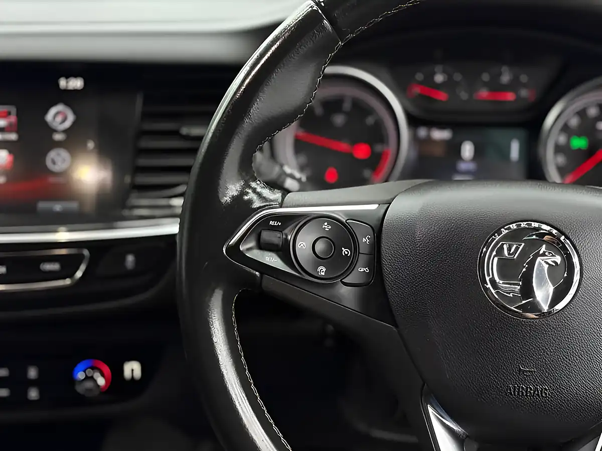 Used 2018 Vauxhall Insignia Sri Nav Grand Sport Blue - Interior and Exterior details 17