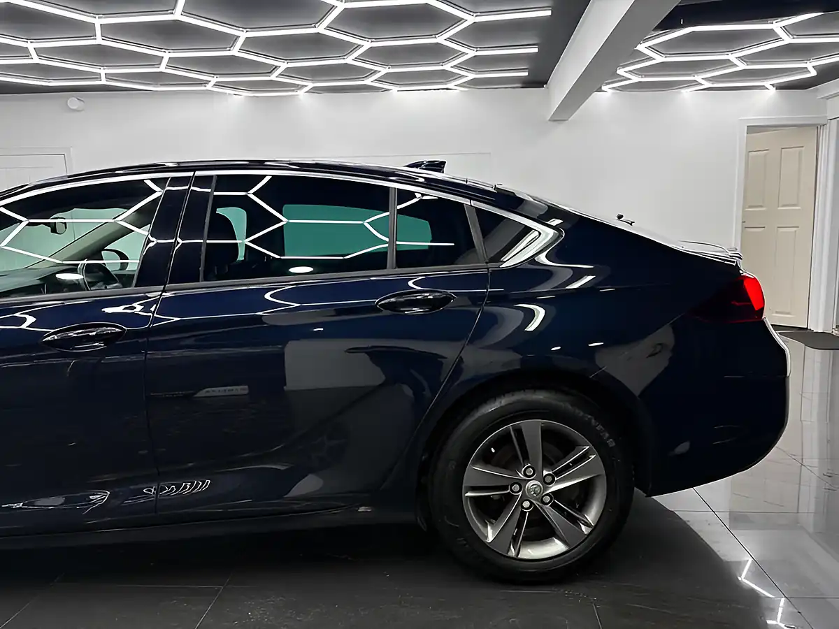 Used 2018 Vauxhall Insignia Sri Nav Grand Sport Blue - Interior and Exterior details 9
