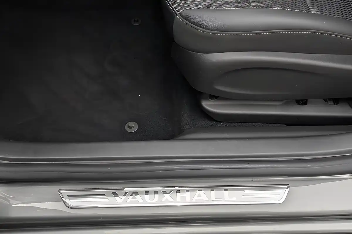 Used 2018 Vauxhall Insignia Sri Nav Grand Sport Grey - Interior and Exterior details 14