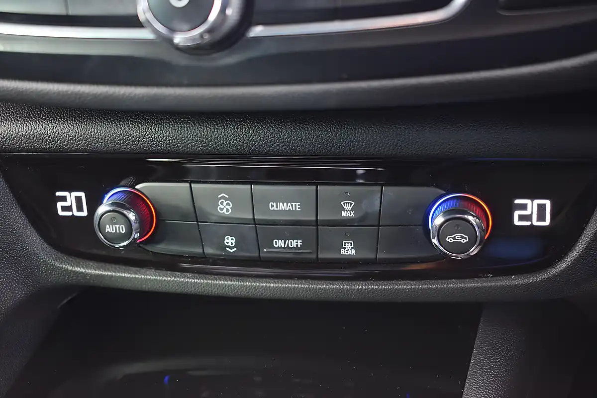 Used 2018 Vauxhall Insignia Sri Nav Grand Sport Grey - Interior and Exterior details 18