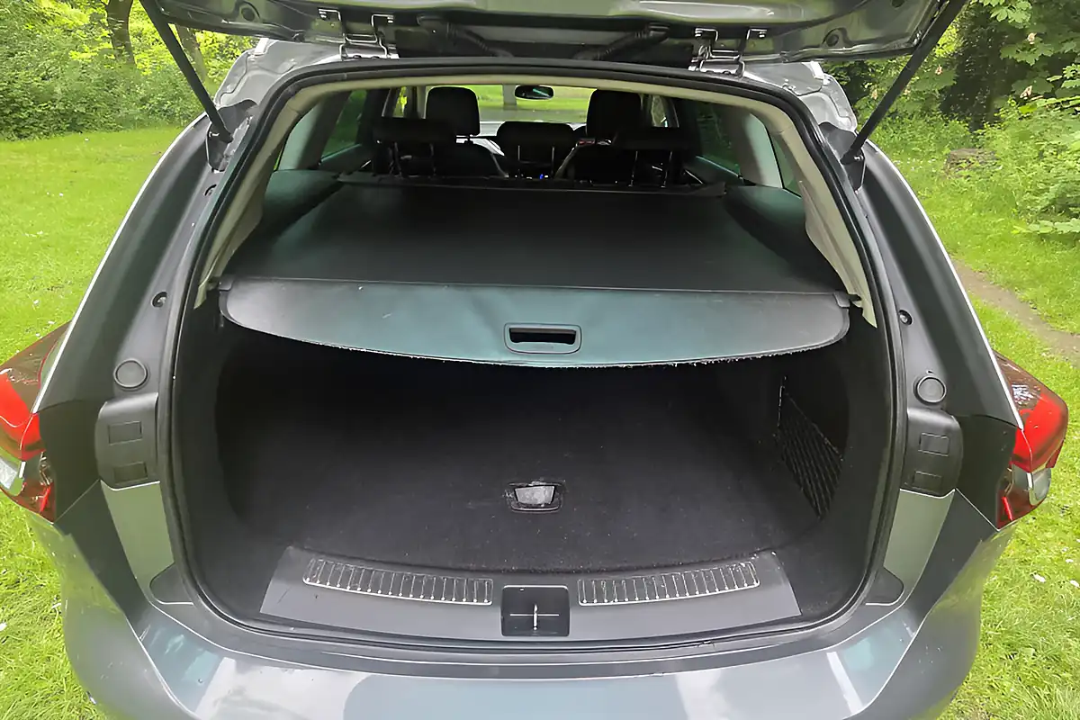 Used 2018 Vauxhall Insignia Sri Nav Grey - Interior and Exterior details 10