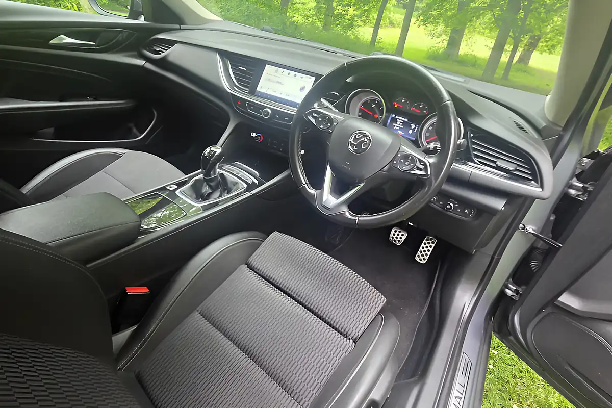 Used 2018 Vauxhall Insignia Sri Nav Grey - Interior and Exterior details 15