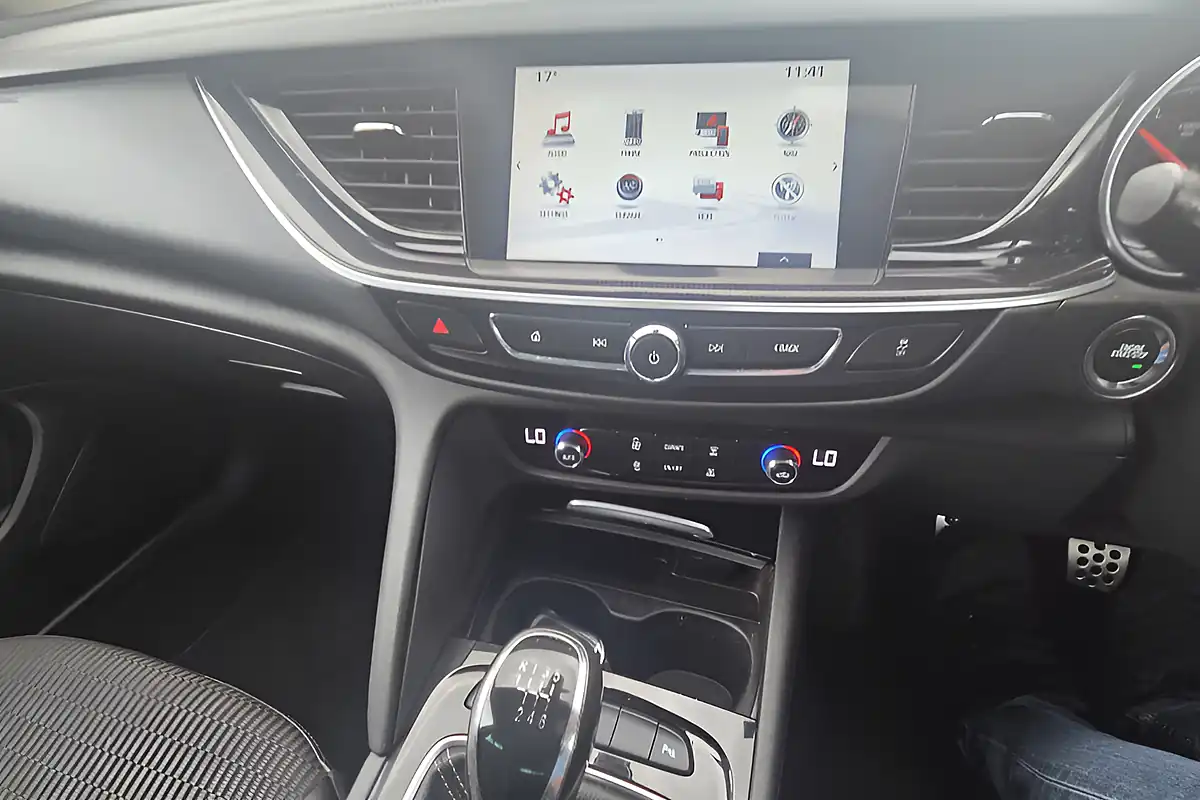 Used 2018 Vauxhall Insignia Sri Nav Grey - Interior and Exterior details 16