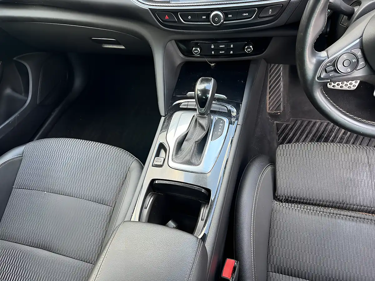 Used 2018 Vauxhall Insignia Sri Nav Grey - Interior and Exterior details 14