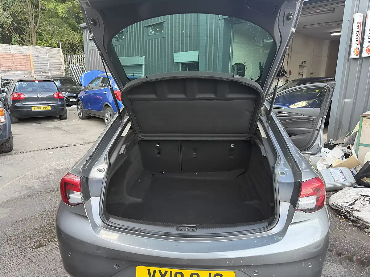 Used 2018 Vauxhall Insignia Sri Nav Grey - Interior and Exterior details 16