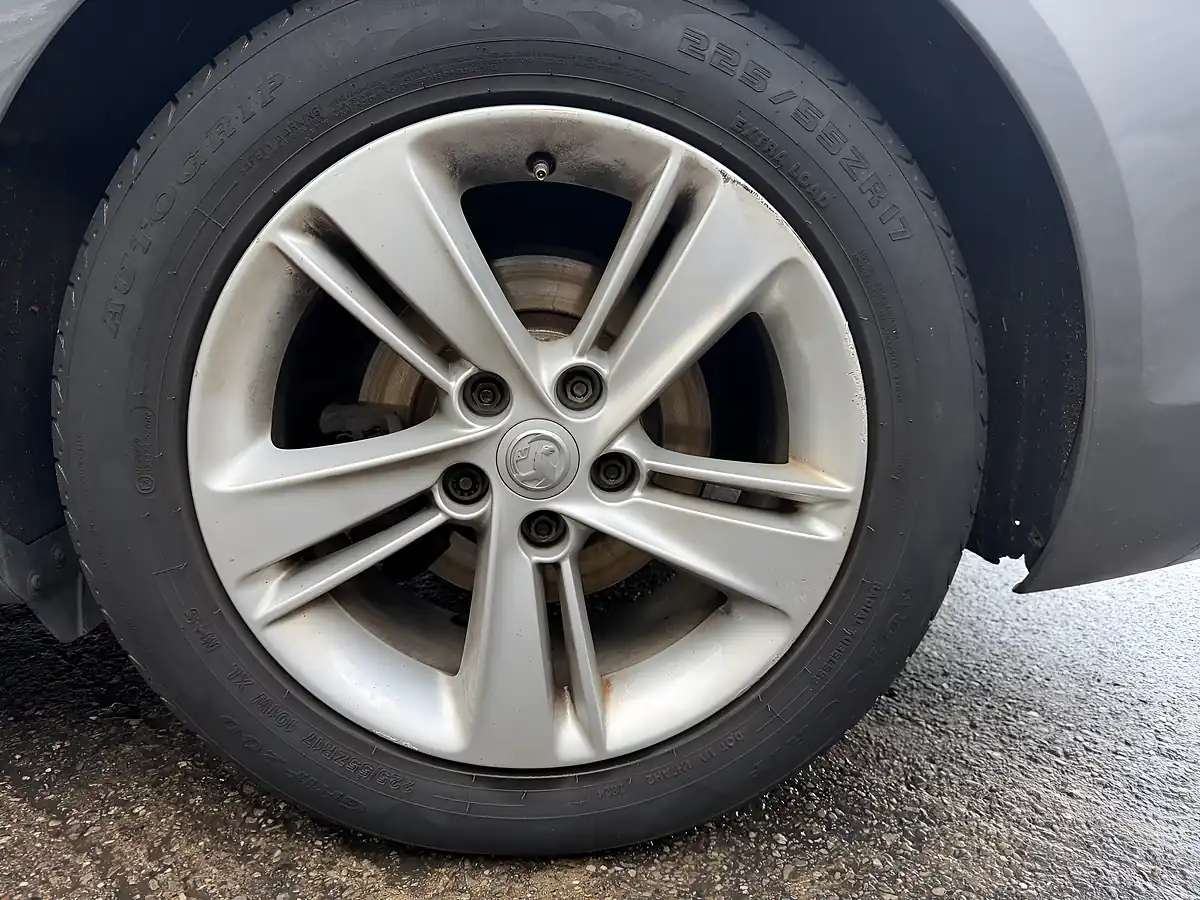 Used 2018 Vauxhall Insignia Sri Nav Grey - Interior and Exterior details 17