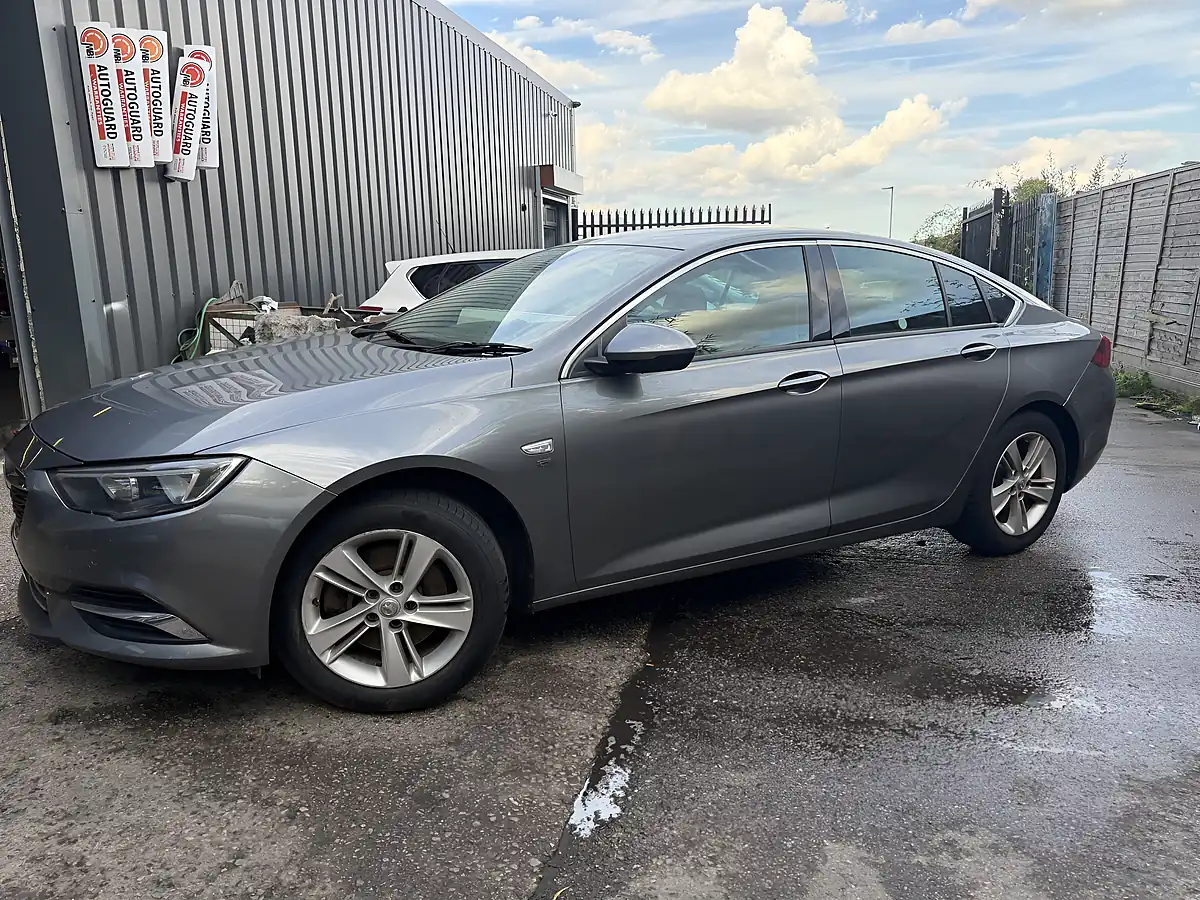 Used 2018 Vauxhall Insignia Sri Nav Grey - Interior and Exterior details 4