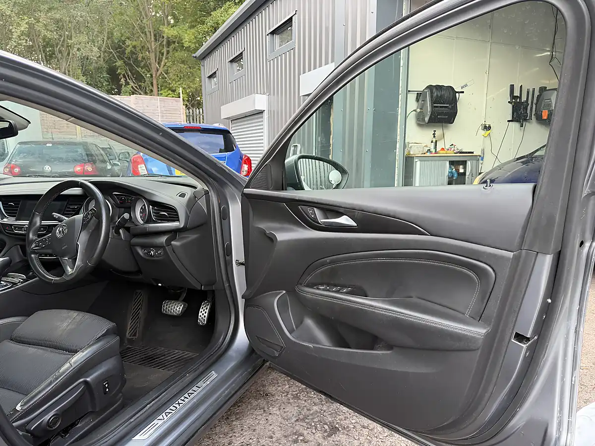 Used 2018 Vauxhall Insignia Sri Nav Grey - Interior and Exterior details 9