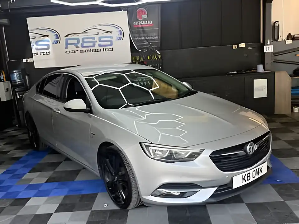 Used 2018 Vauxhall Insignia Sri Nav Silver - Interior and Exterior details 8
