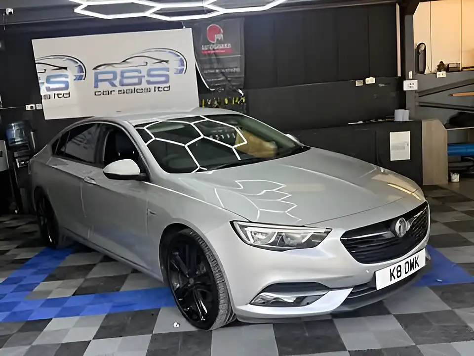 Used 2018 Vauxhall Insignia Sri Nav Silver - Interior and Exterior details 9