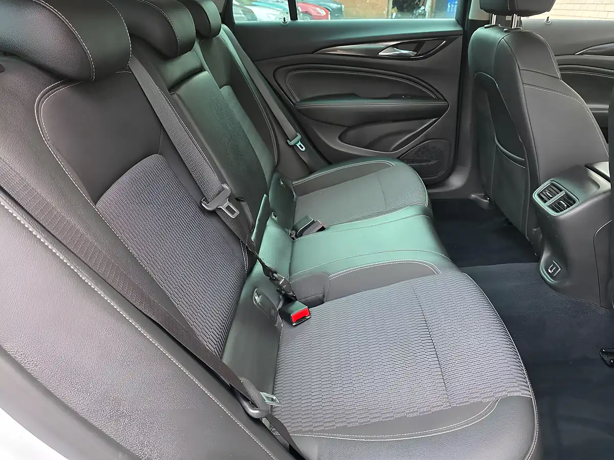 Used 2018 Vauxhall Insignia Sri Nav Sports Tourer White - Interior and Exterior details 11