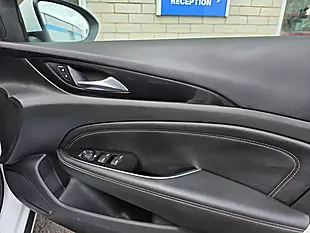 Used 2018 Vauxhall Insignia Sri Nav Sports Tourer White - Interior and Exterior details 14