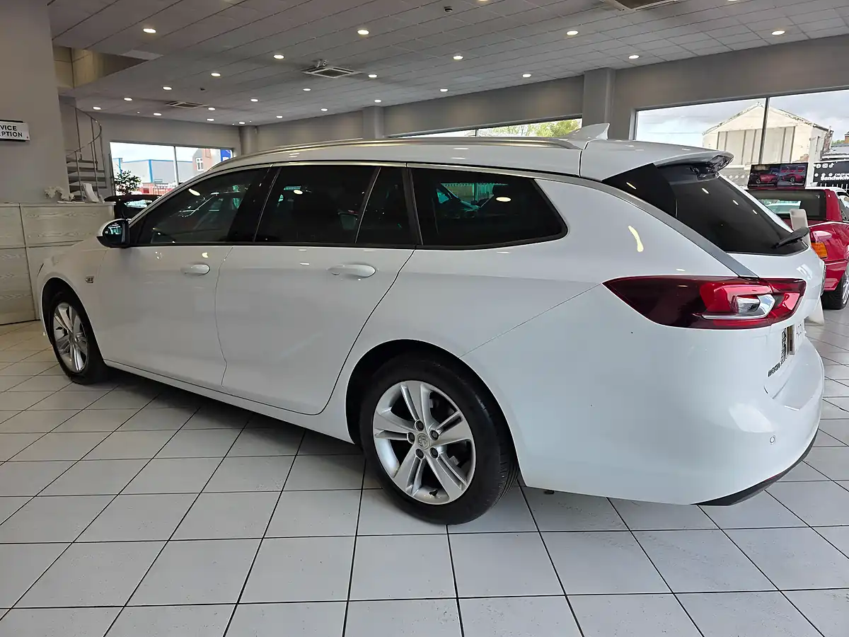Used 2018 Vauxhall Insignia Sri Nav Sports Tourer White - Interior and Exterior details 3