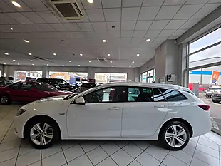 Used 2018 Vauxhall Insignia Sri Nav Sports Tourer White - Interior and Exterior details 4