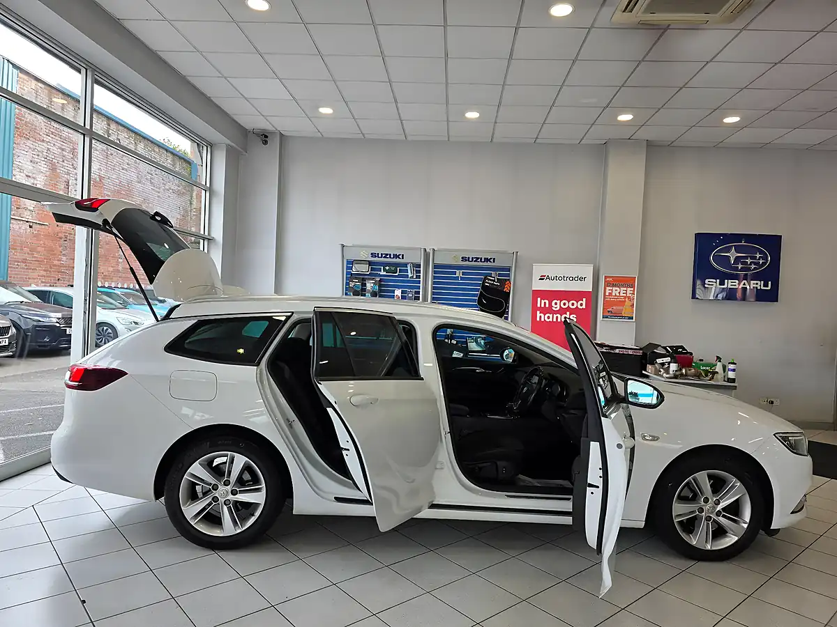 Used 2018 Vauxhall Insignia Sri Nav Sports Tourer White - Interior and Exterior details 6