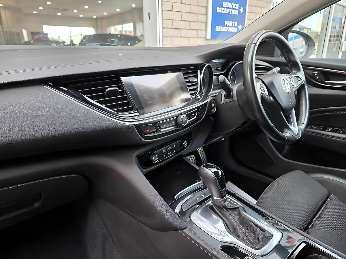 Used 2018 Vauxhall Insignia Sri Nav Sports Tourer White - Interior and Exterior details 8