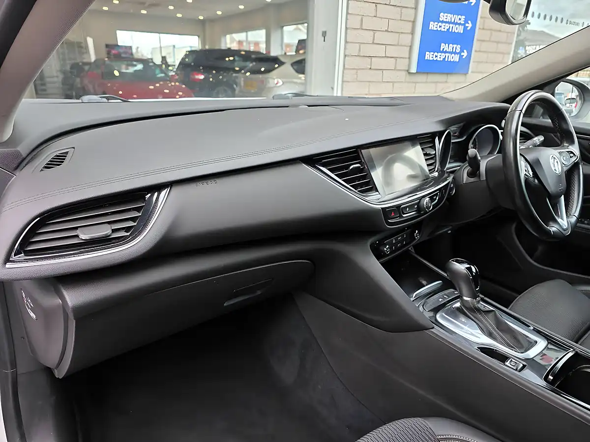 Used 2018 Vauxhall Insignia Sri Nav Sports Tourer White - Interior and Exterior details 9