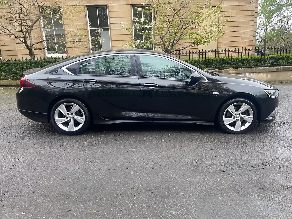 Used 2018 Vauxhall Insignia Sri Vx-Line Nav Black - Interior and Exterior details 6