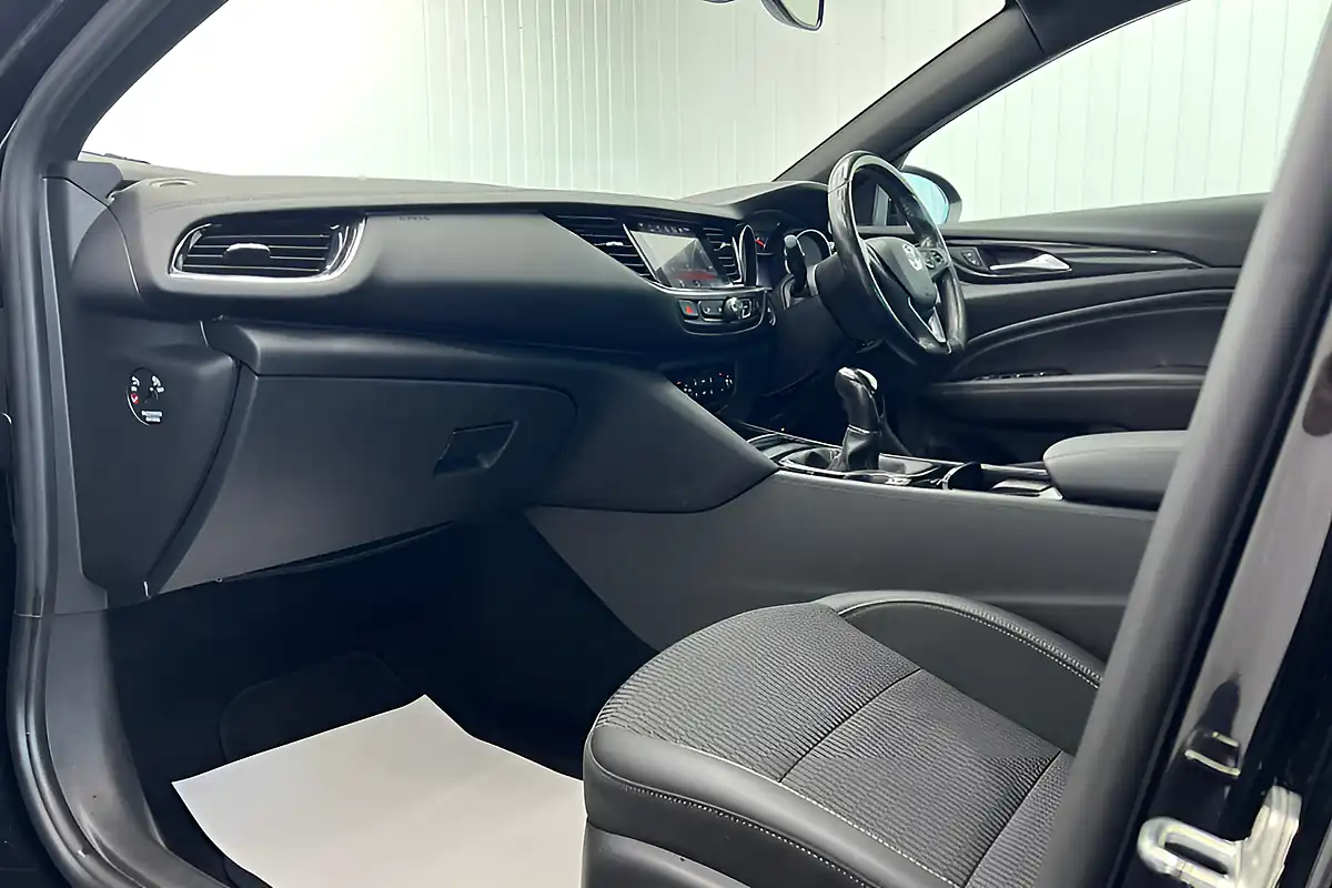 Used 2018 Vauxhall Insignia Sri Vx-Line Nav Black - Interior and Exterior details 13