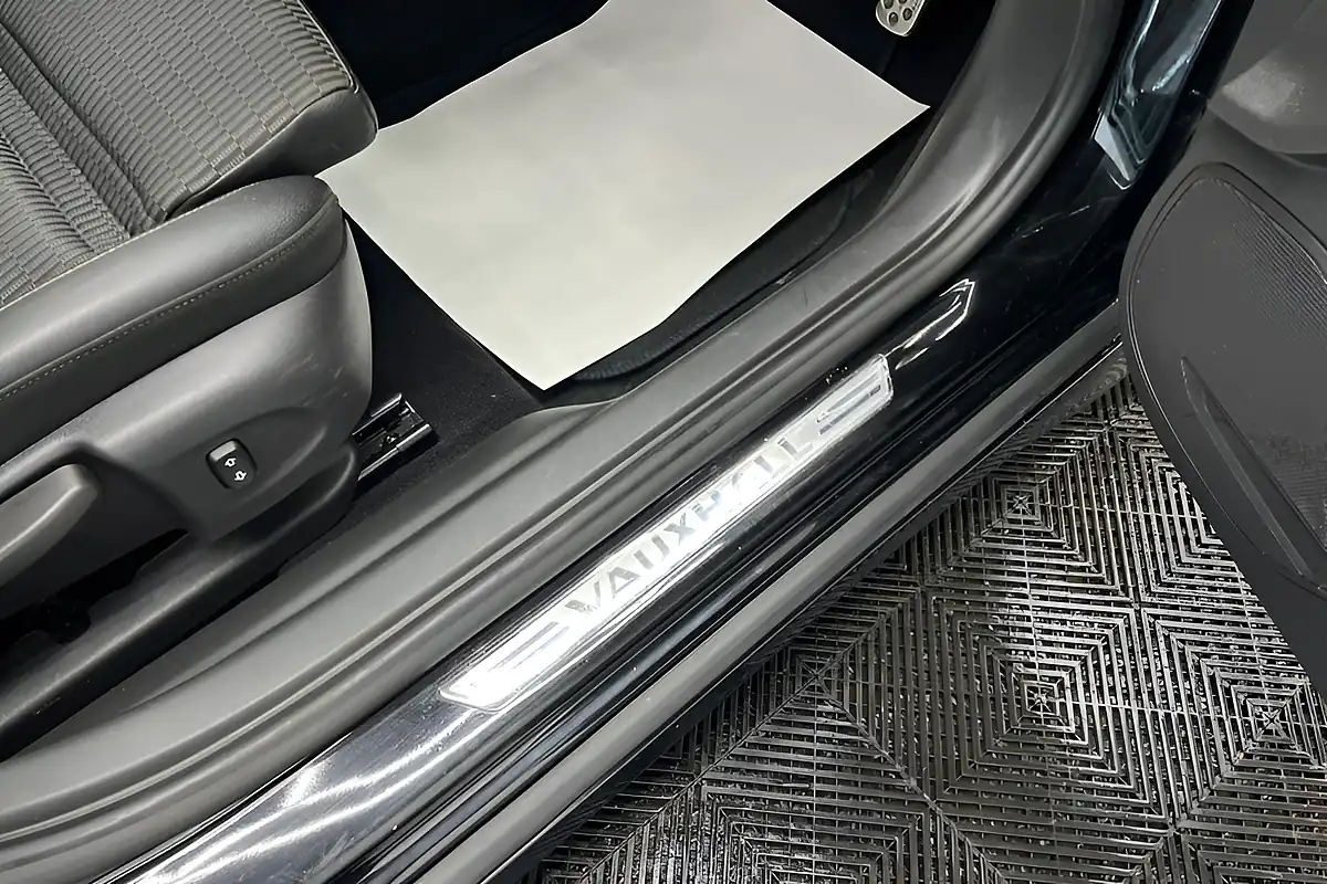 Used 2018 Vauxhall Insignia Sri Vx-Line Nav Black - Interior and Exterior details 15