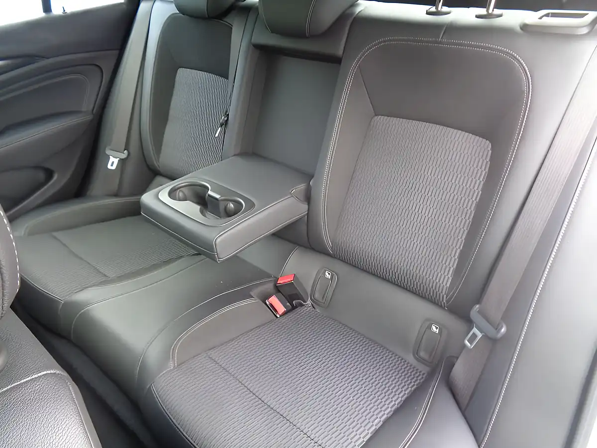 Used 2018 Vauxhall Insignia Tech Line Nav Grand Sport Silver - Interior and Exterior details 11