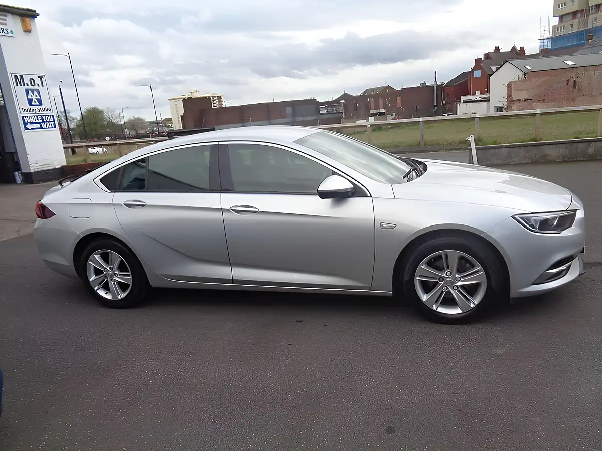 Used 2018 Vauxhall Insignia Tech Line Nav Grand Sport Silver - Interior and Exterior details 8