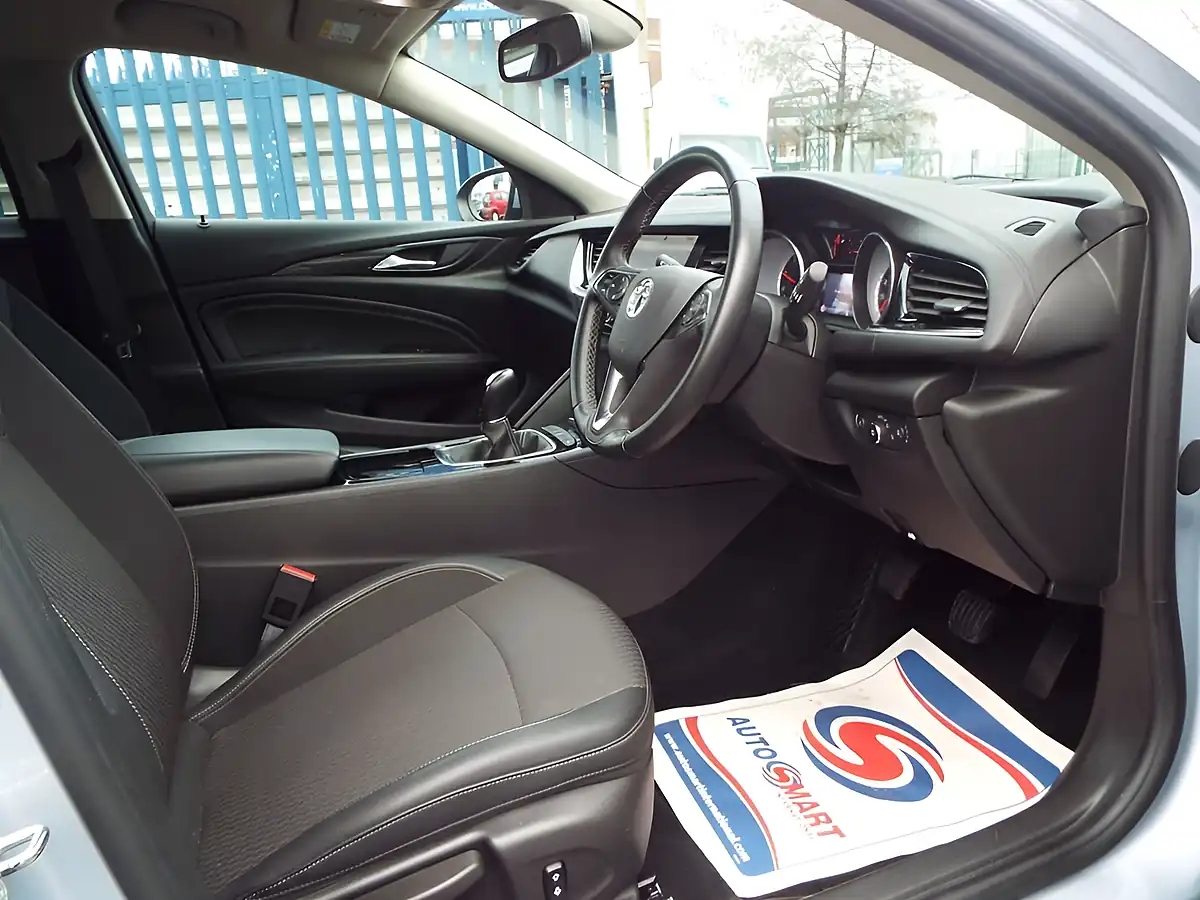 Used 2018 Vauxhall Insignia Tech Line Nav Silver - Interior and Exterior details 9