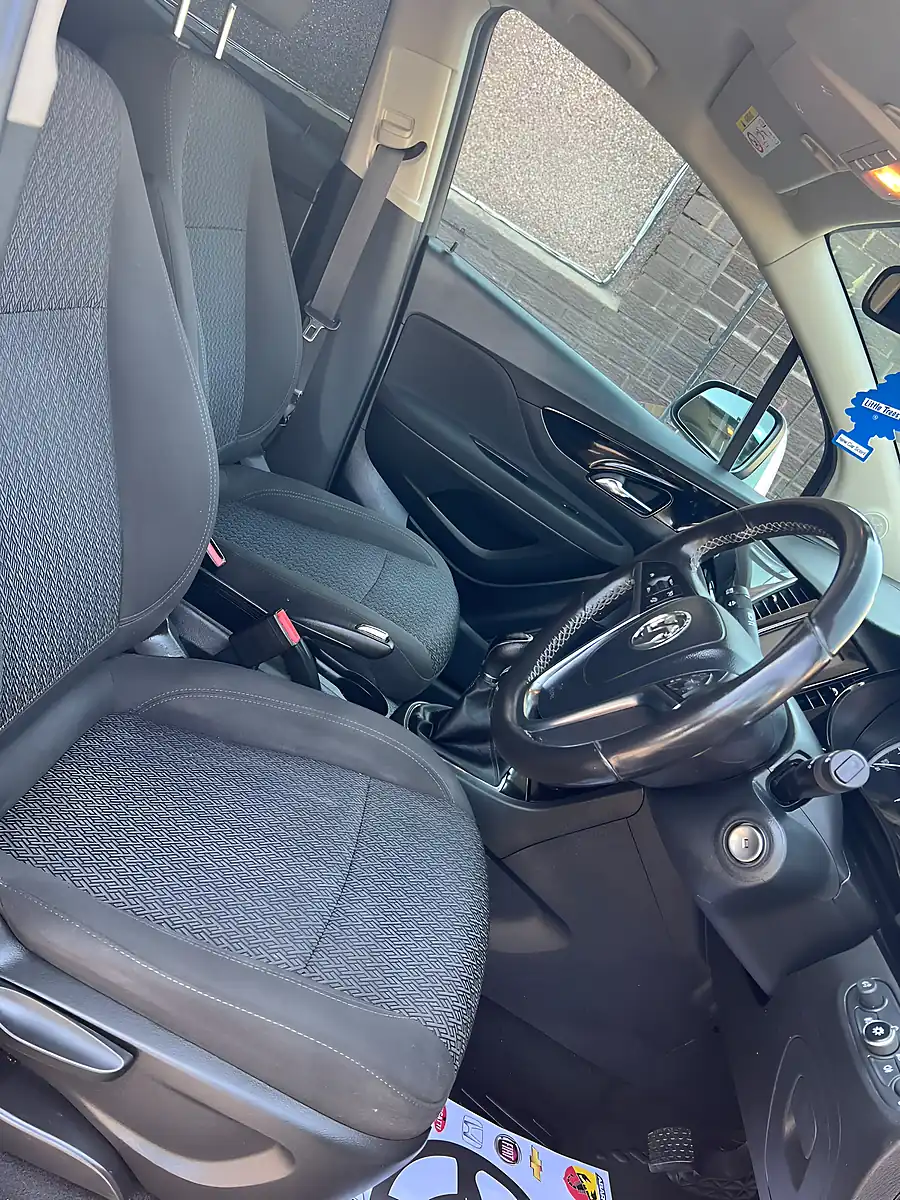 Used 2018 Vauxhall Mokka Active Silver Metallic - Interior and Exterior details 6
