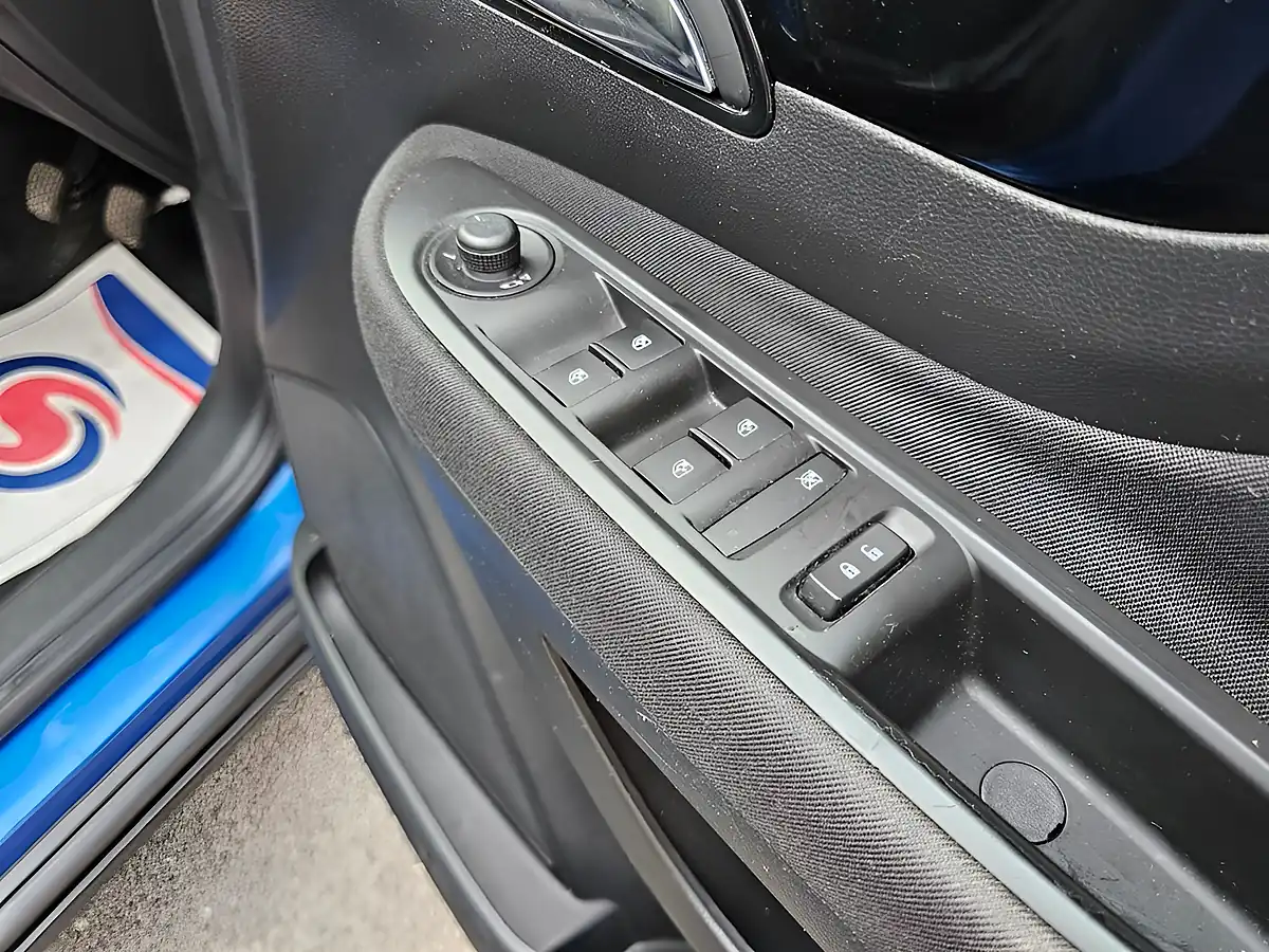 Used 2018 Vauxhall Mokka X Active Blue - Interior and Exterior details 16