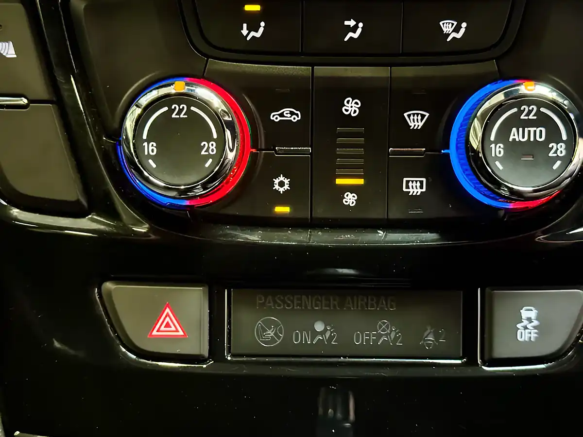 Used 2018 Vauxhall Mokka X Active Burnt Coconut Metallic - Interior and Exterior details 16