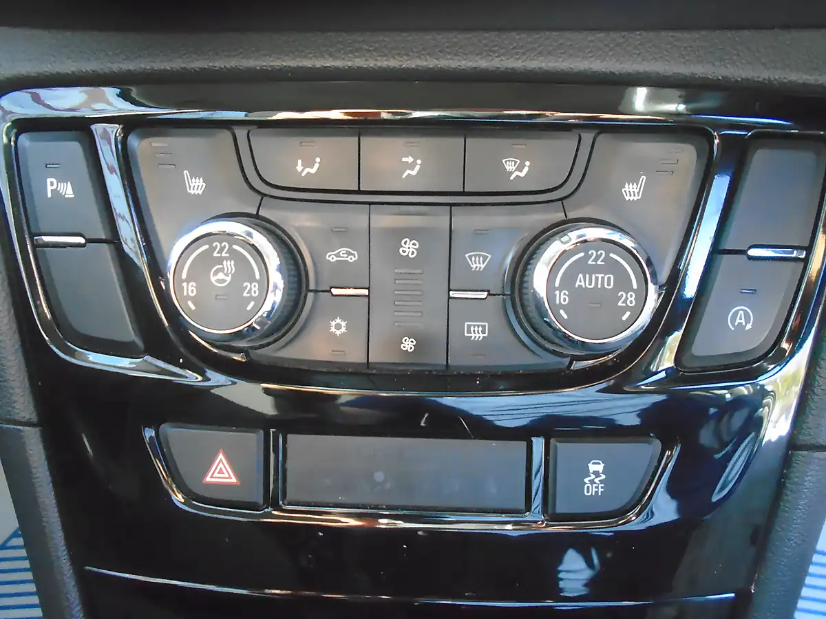 Used 2018 Vauxhall Mokka X Active Grey - Interior and Exterior details 15