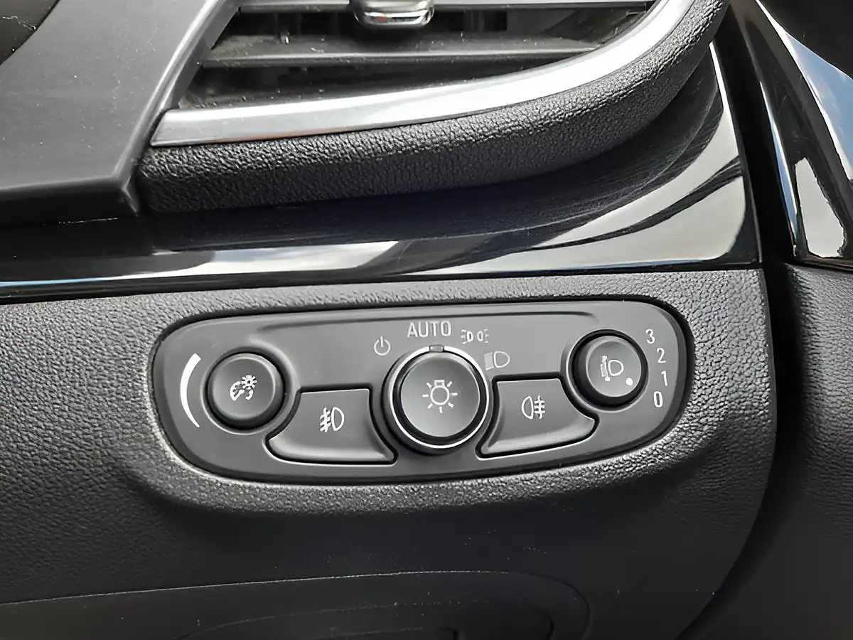 Used 2018 Vauxhall Mokka X Active Red - Interior and Exterior details 17