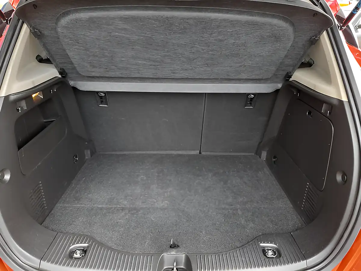 Used 2018 Vauxhall Mokka X Active Red - Interior and Exterior details 7