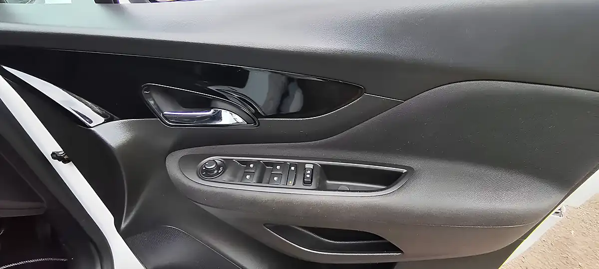 Used 2018 Vauxhall Mokka X Active White - Interior and Exterior details 10