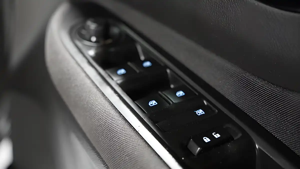 Used 2018 Vauxhall Mokka X Active White - Interior and Exterior details 12