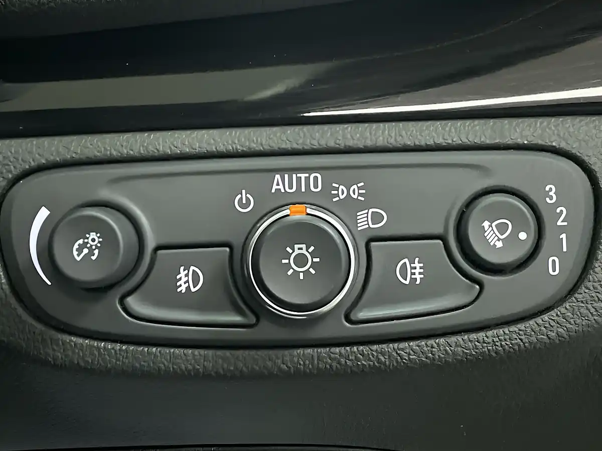 Used 2018 Vauxhall Mokka X Design Nav Amber Orange - Interior and Exterior details 18