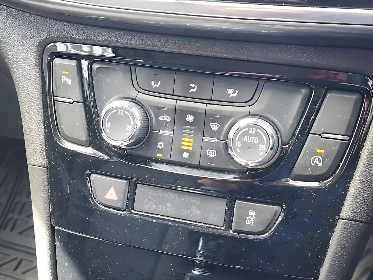 Used 2018 Vauxhall Mokka X Design Nav Grey - Interior and Exterior details 13