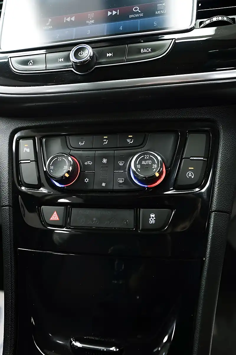 Used 2018 Vauxhall Mokka X Design Nav Red - Interior and Exterior details 17