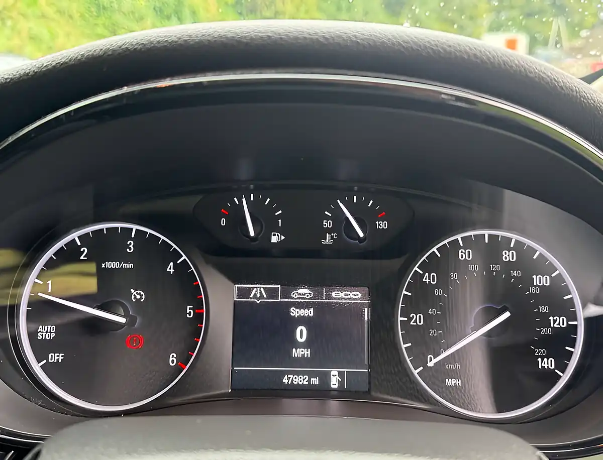 Used 2018 Vauxhall Mokka X Design Nav Summit White - Interior and Exterior details 11