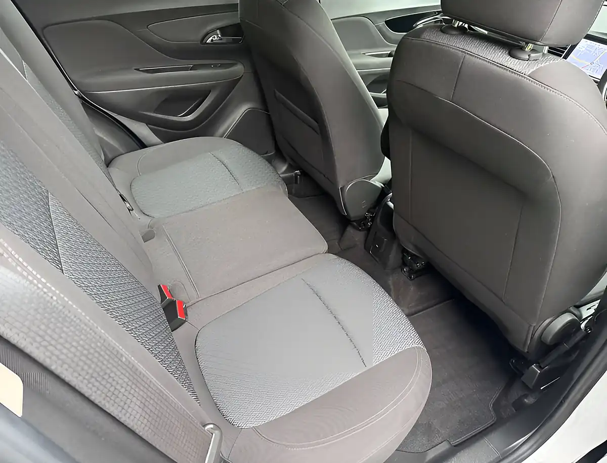 Used 2018 Vauxhall Mokka X Design Nav Summit White - Interior and Exterior details 17