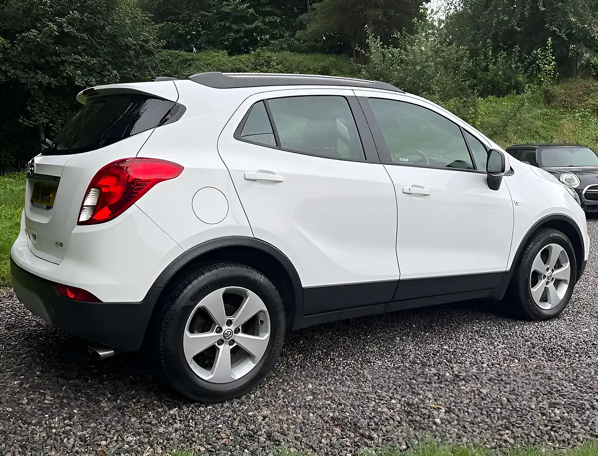 Used 2018 Vauxhall Mokka X Design Nav Summit White - Interior and Exterior details 3