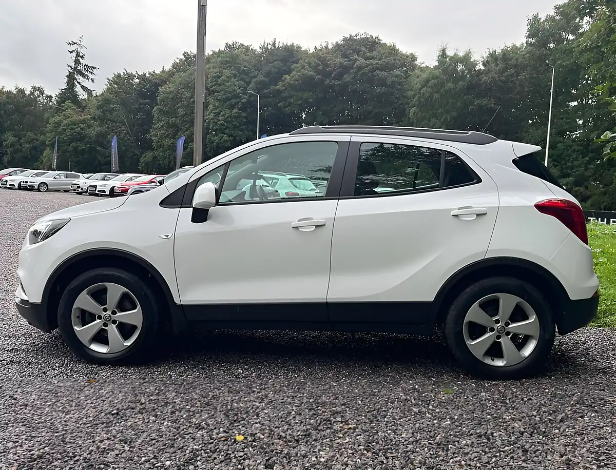 Used 2018 Vauxhall Mokka X Design Nav Summit White - Interior and Exterior details 6