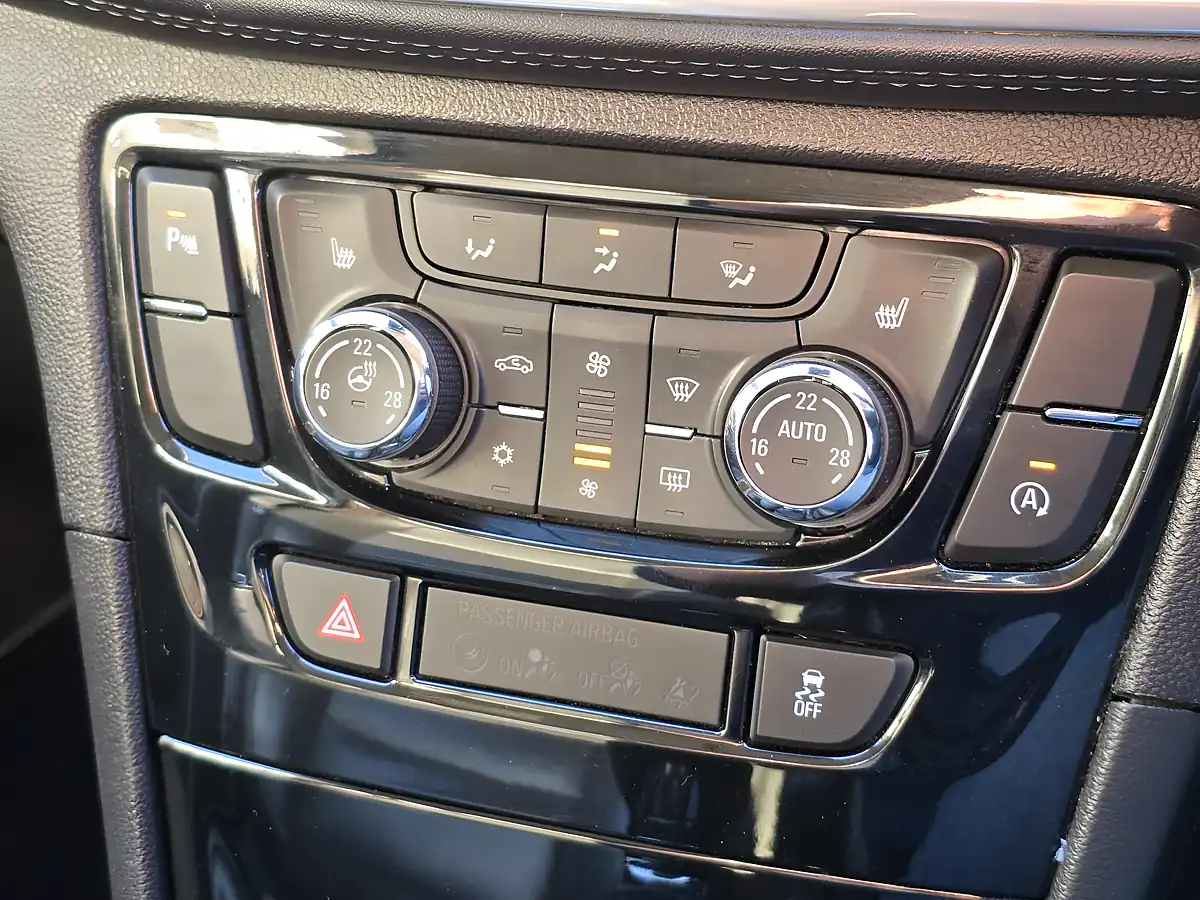 Used 2018 Vauxhall Mokka X Elite Nav Blue - Interior and Exterior details 13